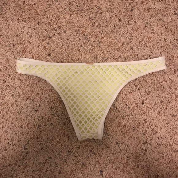 Victoria’s Secret swim suit bottoms - Picture 3 of 3